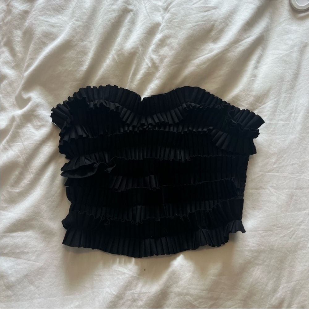 Black Ruffled Strapless Top. Tag-Small. Fit like Med.
